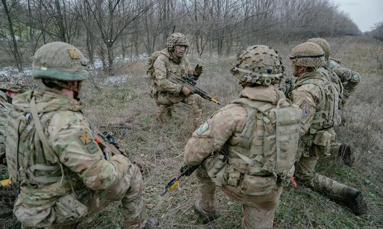 包含球队备战欧洲赛事,出征军团装备全面的词条 包含球队备战欧洲赛事,出征军团装备全面的词条