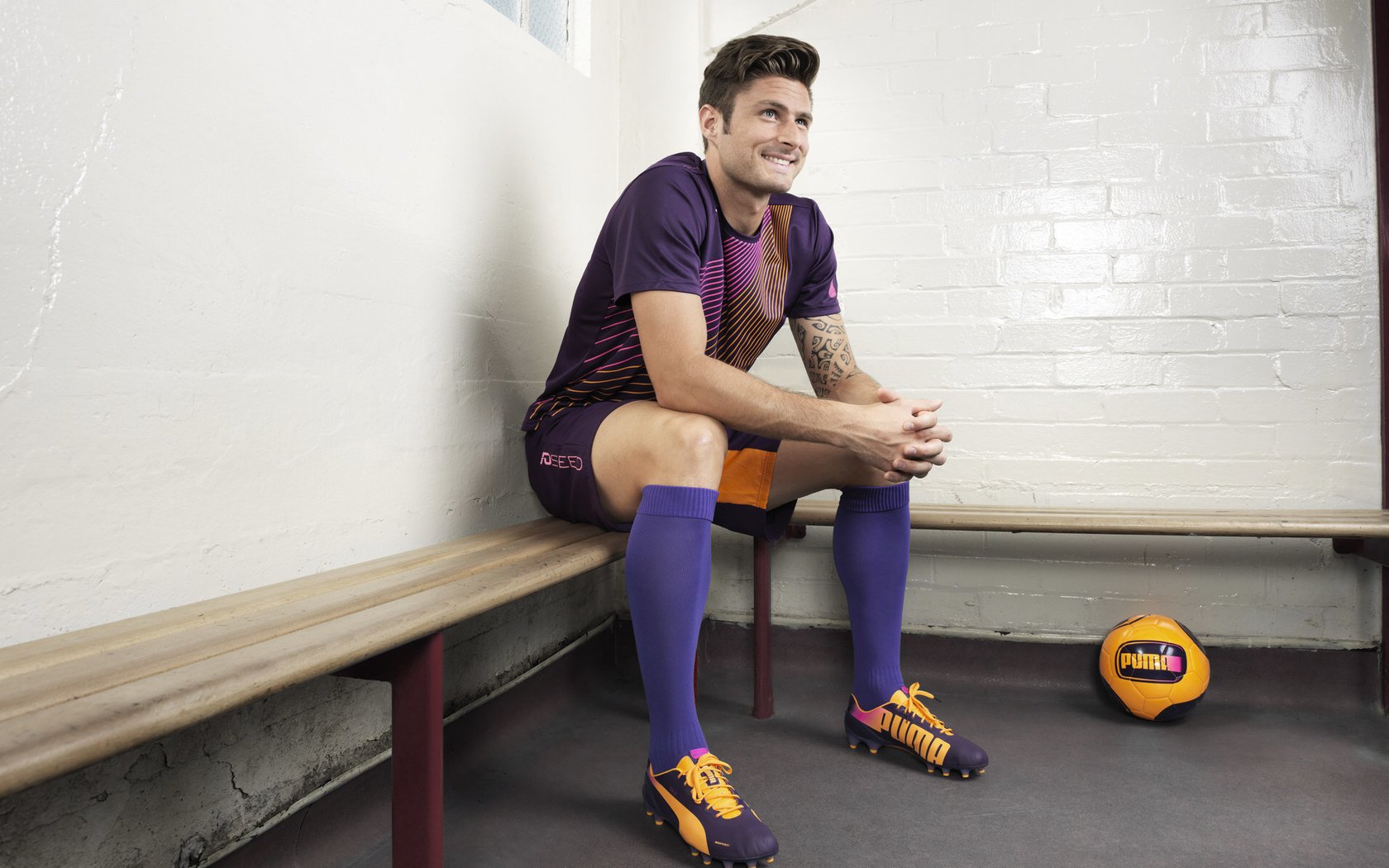 孤胆英雄的黄昏赞歌，C罗逆境爆发，那不勒斯决胜局带走苏格兰